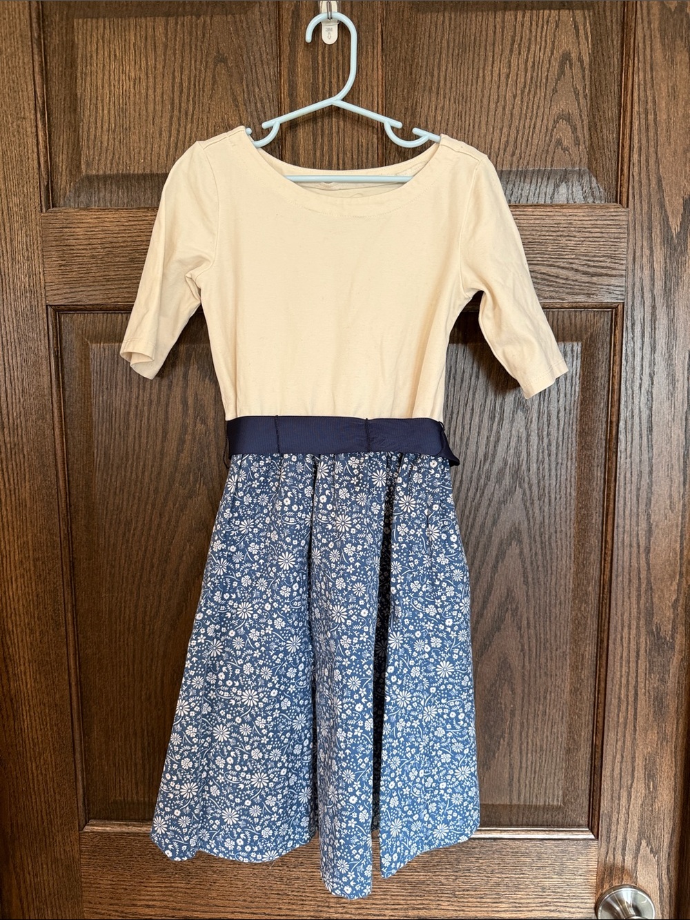 Hope & Henry Girls Cream & Blue Floral Twirl Dress Size M